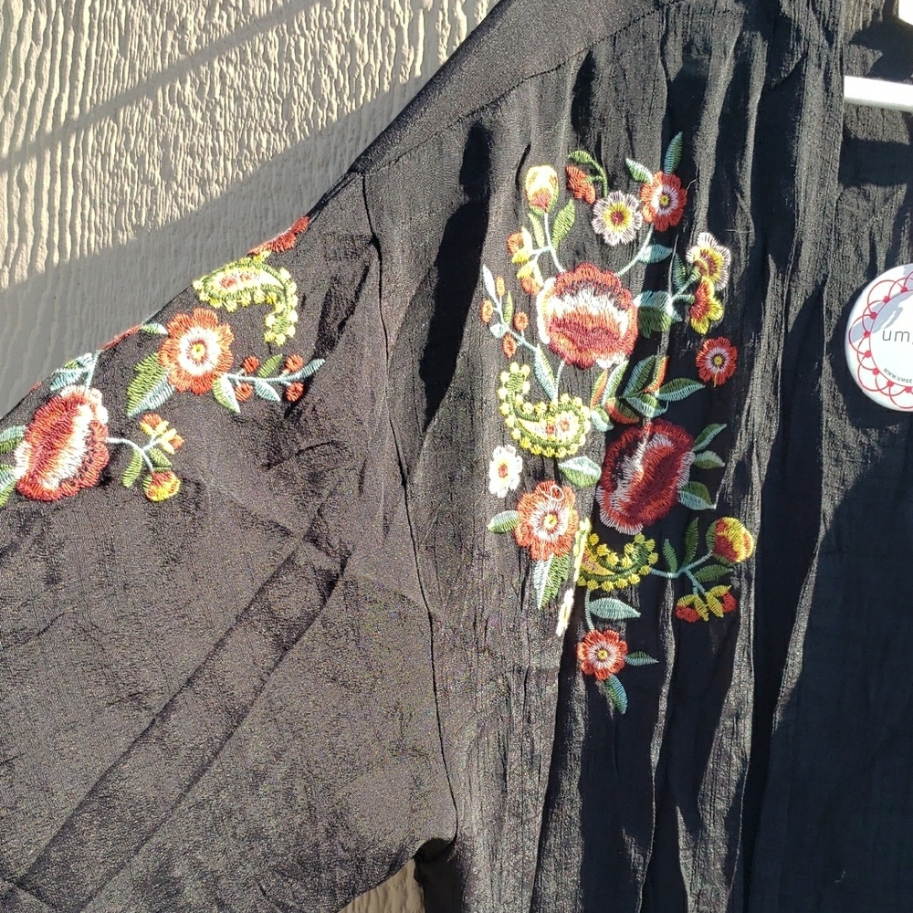 Umgee Sheer Black Kimono - Picture 3 of 4